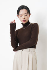 Brown turtle neck inner w/ contrast layering