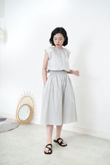 Pastel grey vest in elastic waist