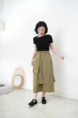 Wide leg trousers w/ detail layering