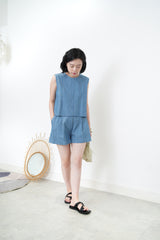 Denim shorts in elastic waist