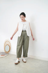 White premium vest w/ round hem