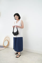 Black premium leather bag in 2 ways