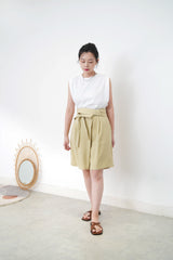 White pleats vest