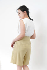 White pleats vest