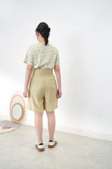 Pocket tee w/ green pants print