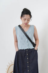 Buttons knit vest in ruffle fringe