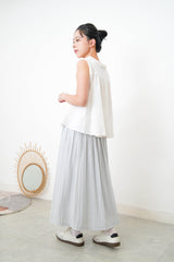 White pleats vest ruffle fringe