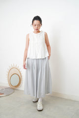 White pleats vest ruffle fringe