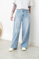 Straight cut summer jeans