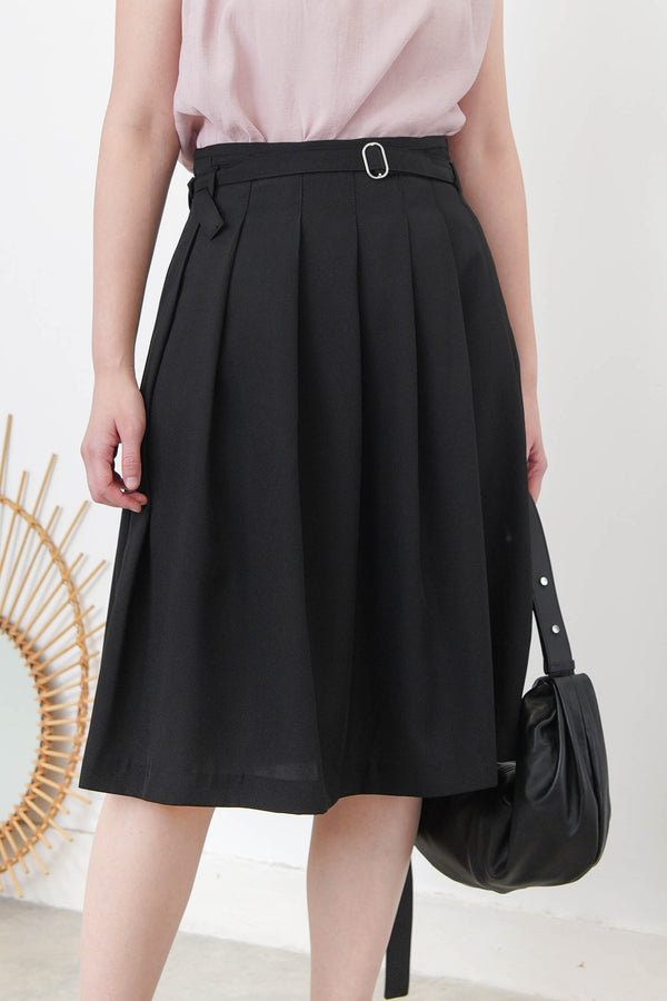 Black smooth skirt w/ belt
