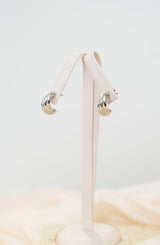 Minimal wave shape earings