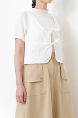 White knot crop vest in round hem