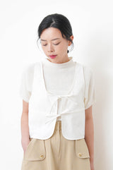 White knot crop vest in round hem