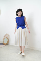 Sharp blue vest in twist hem