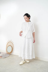 White A line skirt w/ 3D floral embroidery