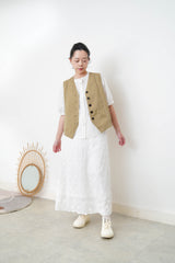 White shirt w/ detail pleats buttons