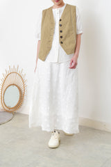 White A line skirt w/ 3D floral embroidery