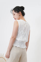 White wrinkle vest in elastic waistband
