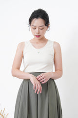 Ivory vest with flower embroidery