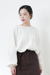 White cross cutting top in elastic hem