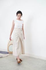 Beige high waist skirt w/ overlapping cut