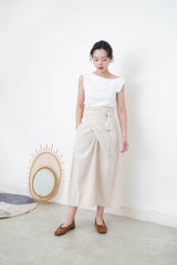 Beige high waist skirt w/ overlapping cut