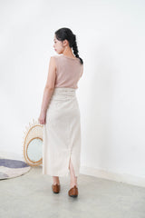 Knit vest w/ string details collar