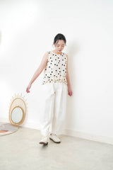 Ivory dotted vest w/ ruffles hem