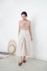 Knit vest w/ string details collar