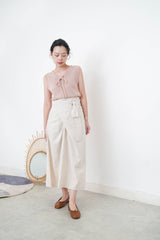 Knit vest w/ string details collar