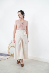 Knit vest w/ string details collar