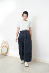 Navy curve cut trousers w/ outline stitches