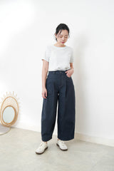 Navy curve cut trousers w/ outline stitches