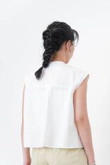 White pleats vest shirt