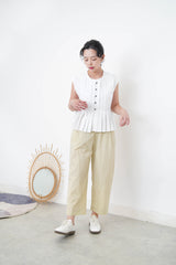 White pleats vest shirt