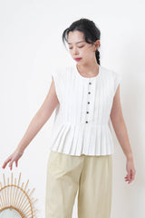 White pleats vest shirt