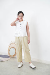 White pleats vest shirt