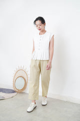 White pleats vest shirt