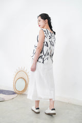 B/W stroke pattern vest