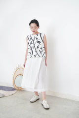 B/W stroke pattern vest