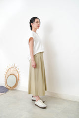 White 3D cut pullover in sphere hem