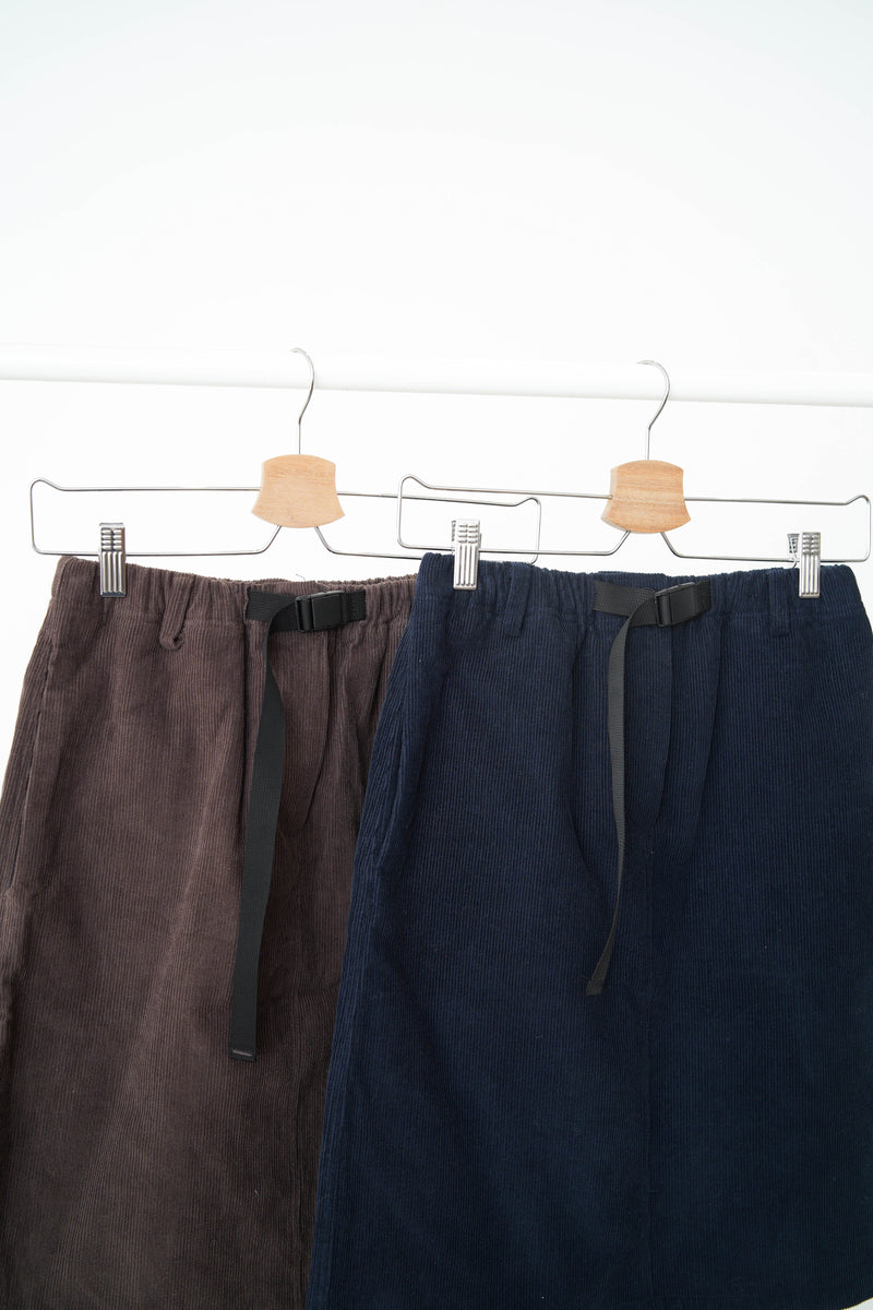 Brown corduroy skirt w/ belt
