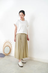 White 3D cut pullover in sphere hem