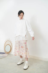 White soft pullover in split hem