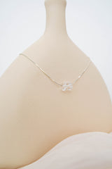 Adjustable necklace with tranparancy beads