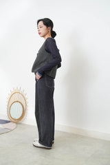 Grey button vest in round hem