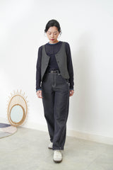 Grey button vest in round hem