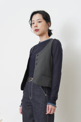 Grey button vest in round hem