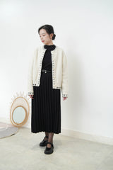 Ivory 100% wool cardigan in outline stitching