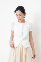 White minimal vest in split hem